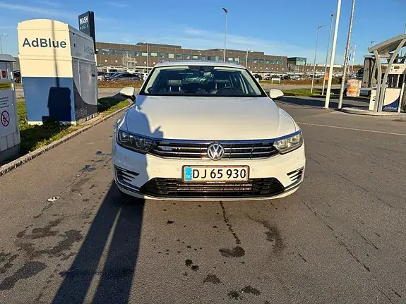 Volkswagen Passat 2018 photo 2