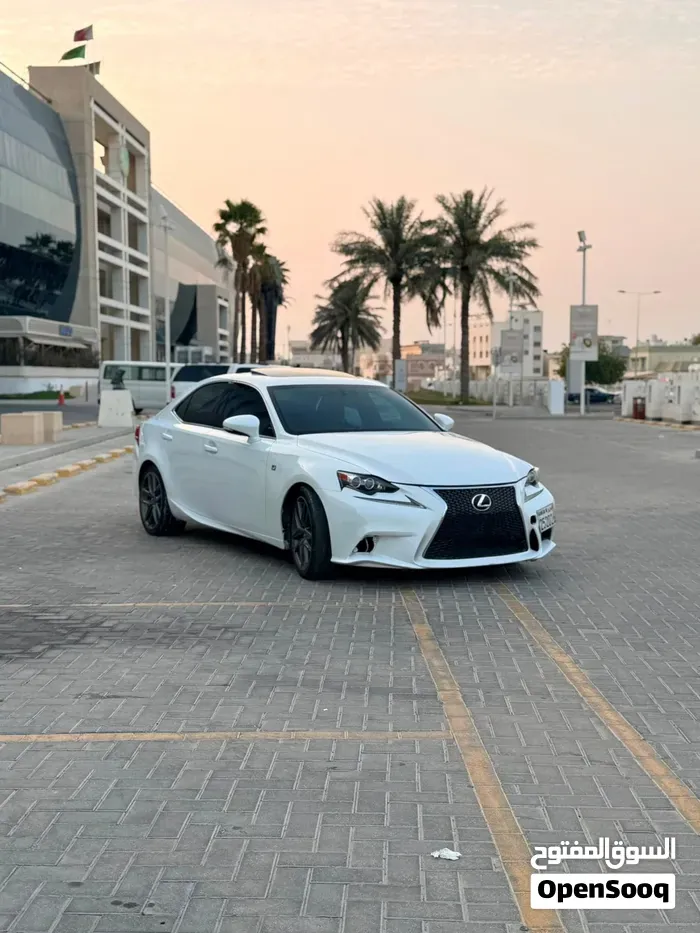 Lexus Is 2018 photo 5