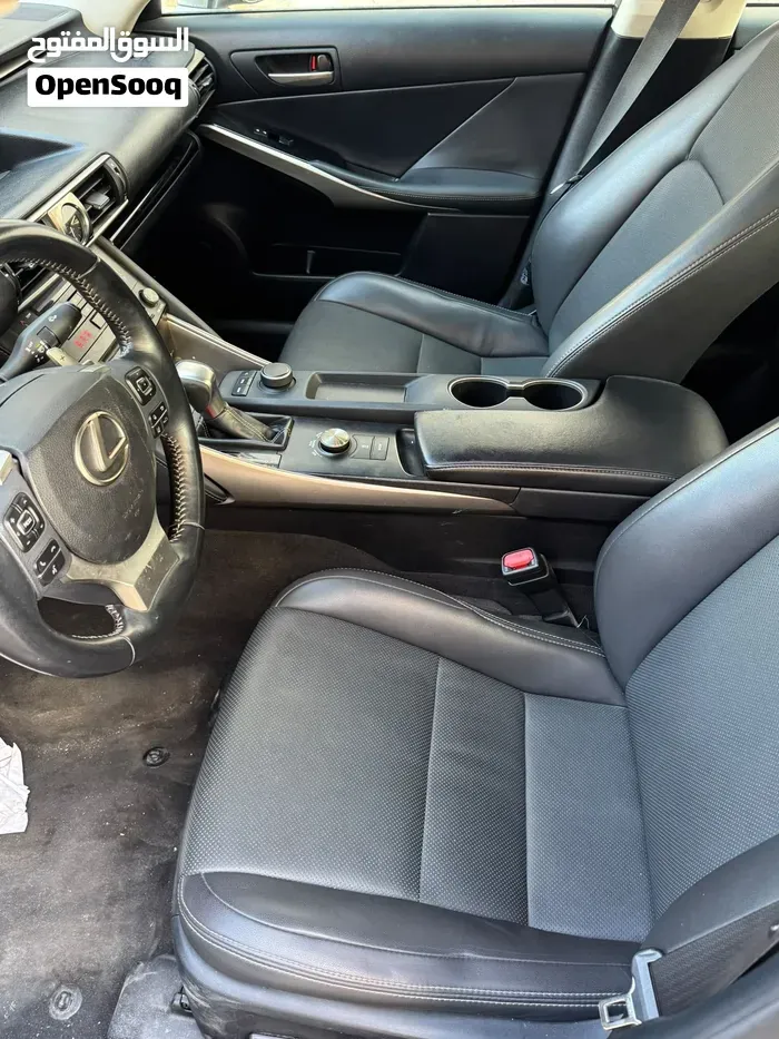 Lexus Is 2018 photo 4