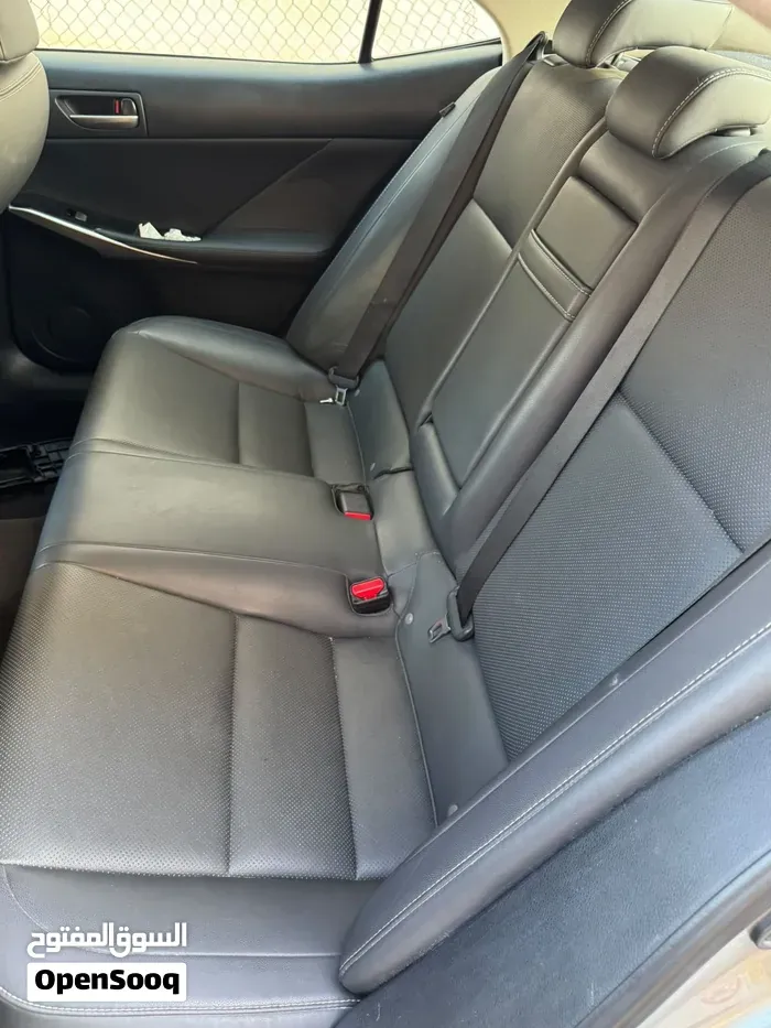 Lexus Is 2018 photo 2