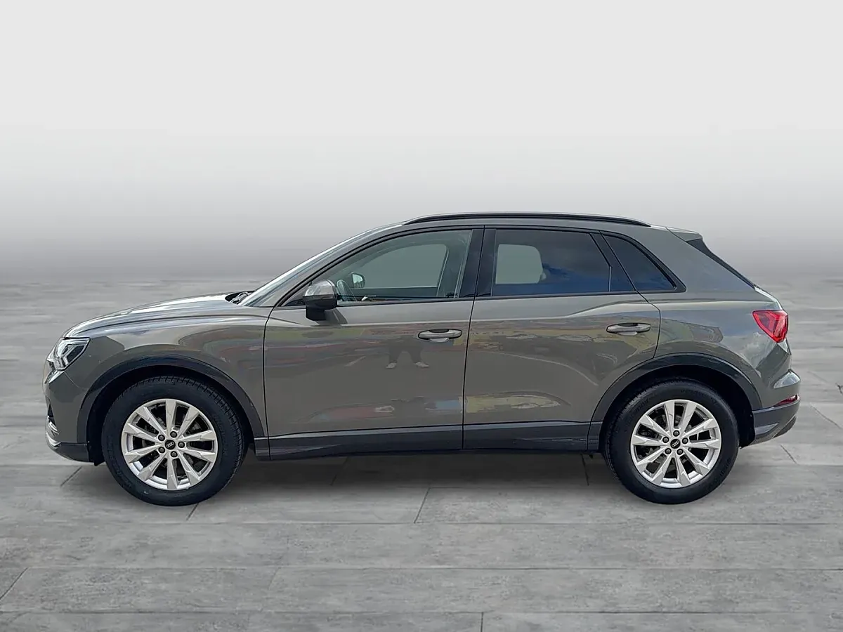 Audi Q3 2022 photo 2