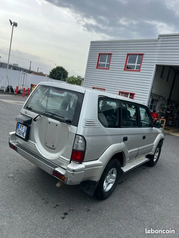 Toyota Land Cruiser 2001 photo 2