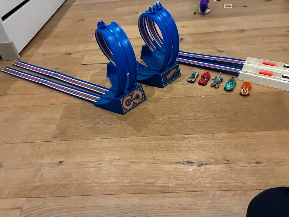 Hot Wheels Loop-Track