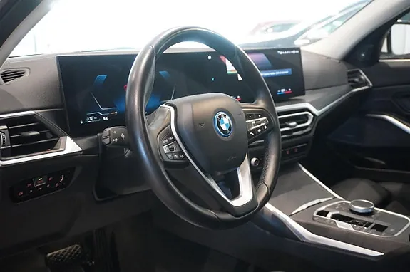 BMW 330E 2023 photo 2