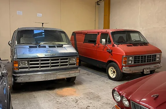 Dodge B250
