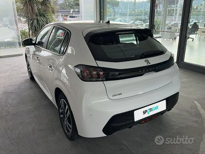 Peugeot 208 2023 photo 3