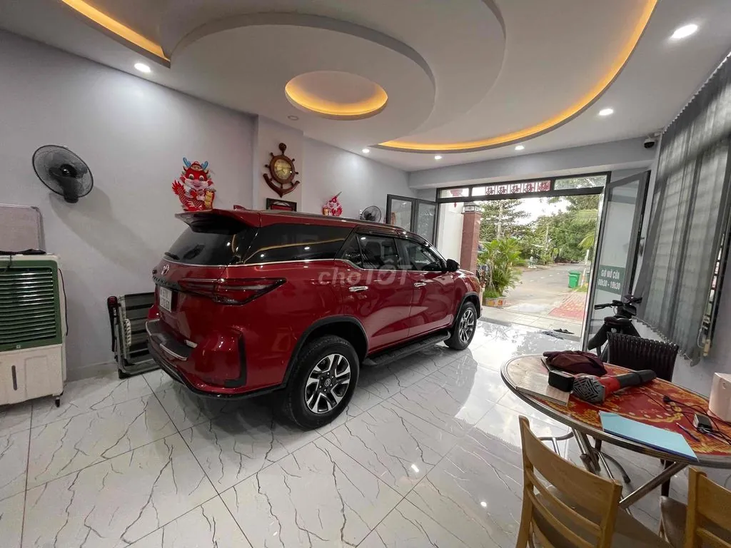 Toyota Fortuner 2022 photo 3