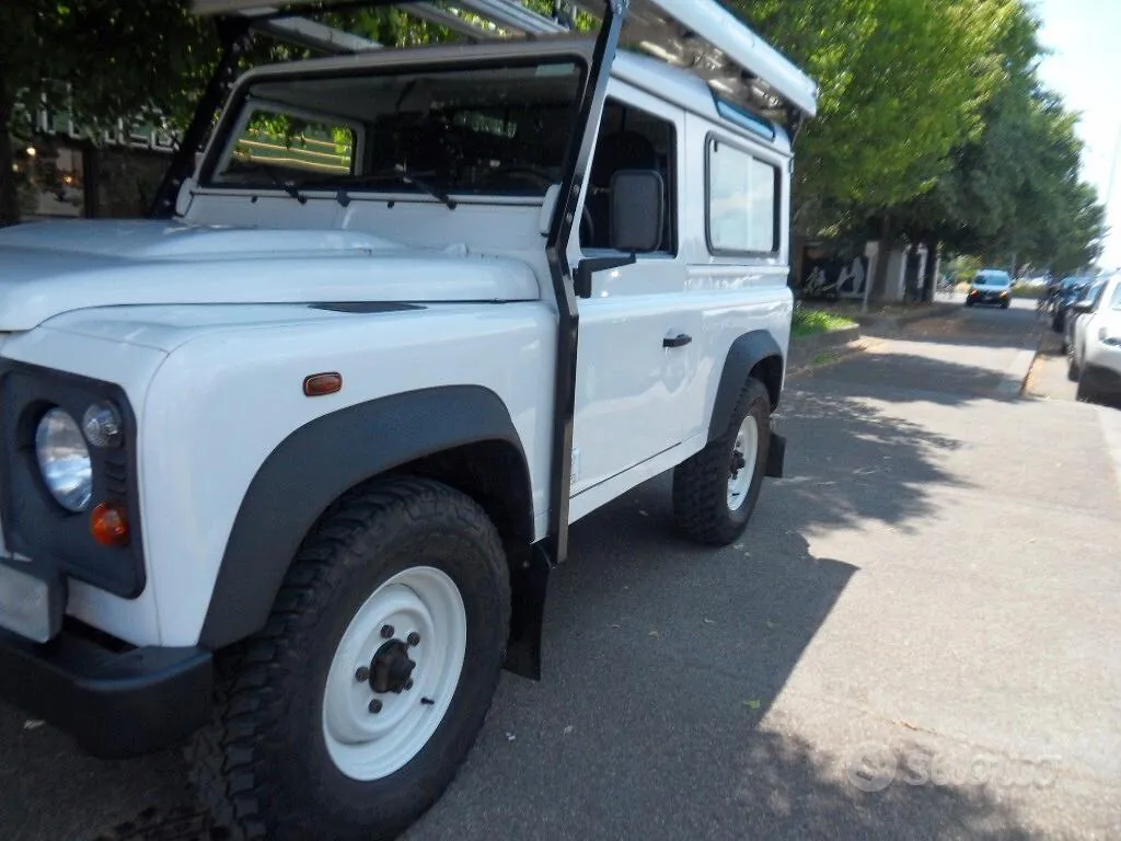 Land Rover Defender 90 2014 photo 2