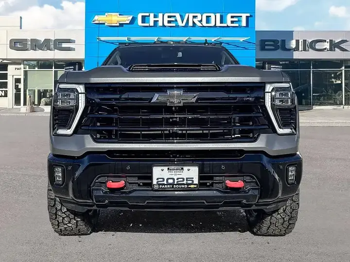 Chevrolet Silverado 2500 2025 photo 2