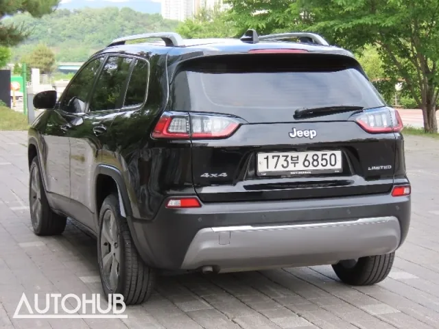 Jeep Cherokee 2021 photo 4