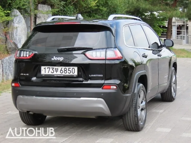 Jeep Cherokee 2021 photo 3