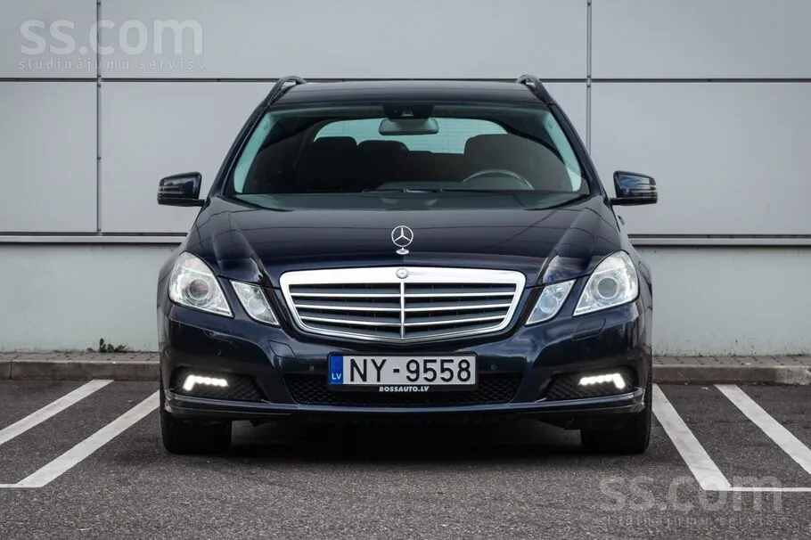 Mercedes-Benz E200 2010 photo 2
