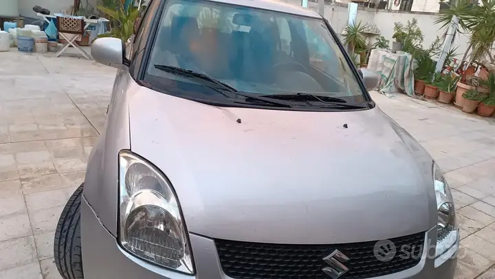 Suzuki Swift 2010 photo 2