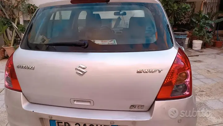 Suzuki Swift 2010 photo 3