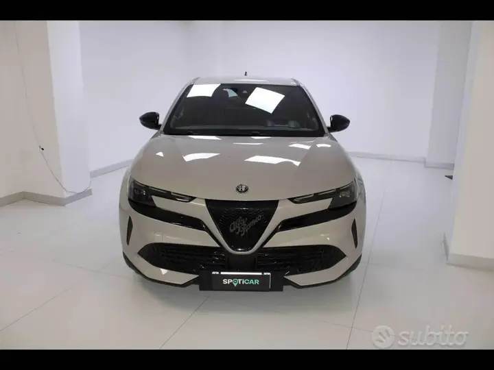 Alfa Romeo Junior 2025 photo 2