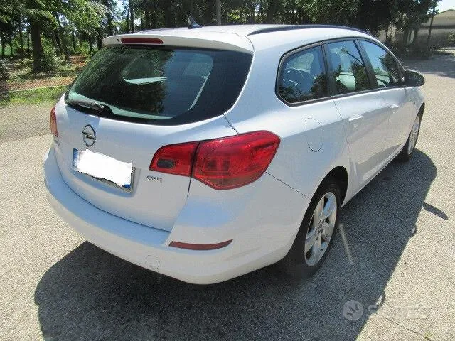 Opel Astra 2014 photo 4