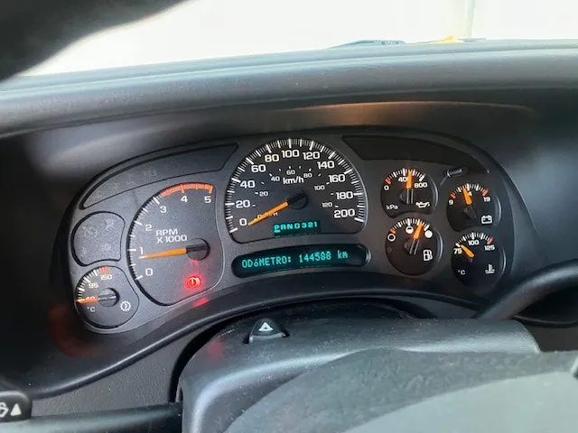 Chevrolet Silverado 2500 2003 photo 2