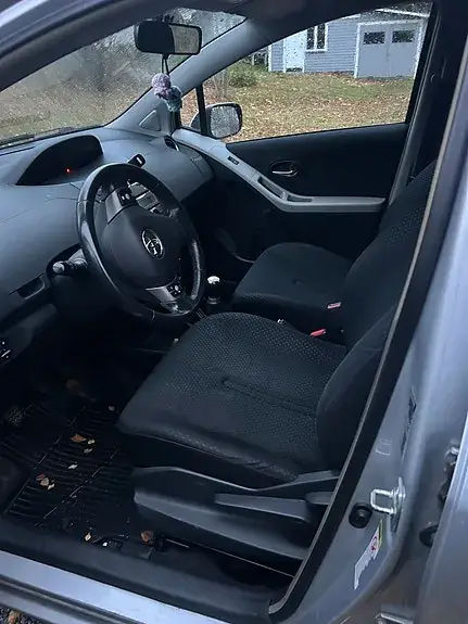 Toyota Yaris 2010 photo 2