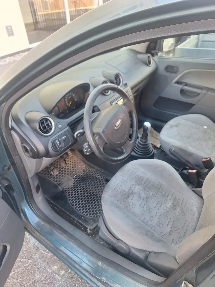 Ford Fiesta 2005 photo 3