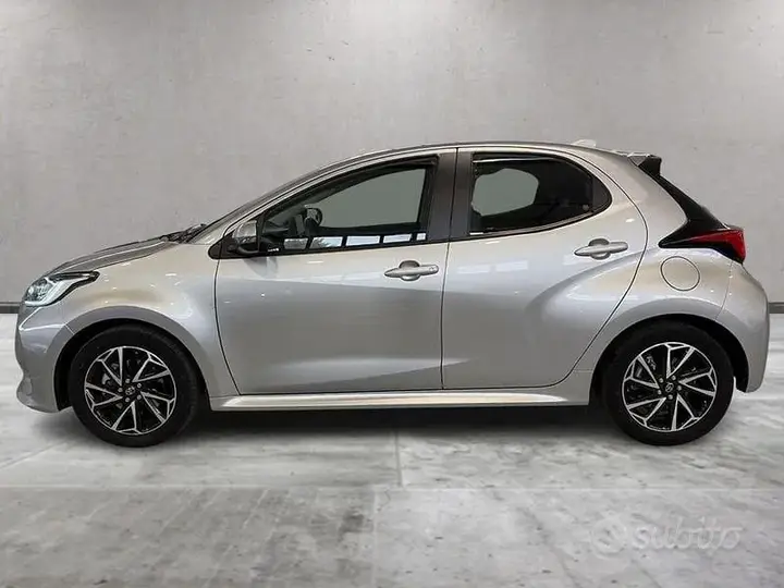 Toyota Yaris 2022 photo 2