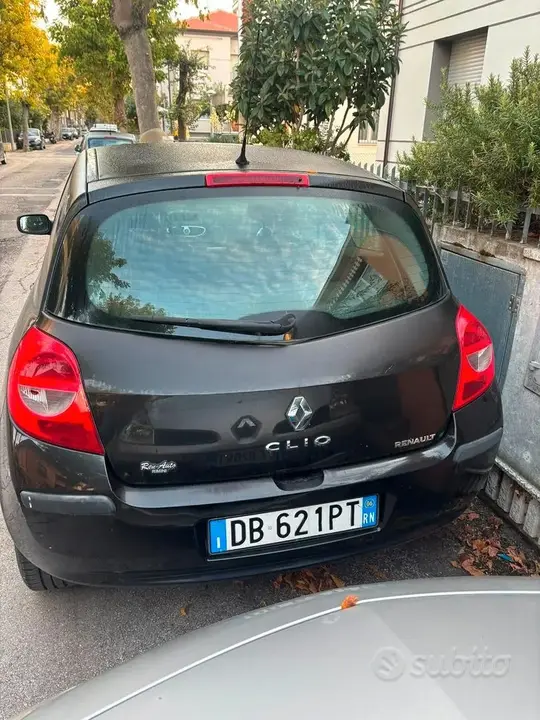Renault Clio 2006 photo 3