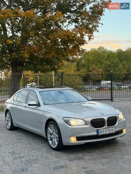 BMW 7 Series 2010 photo 5