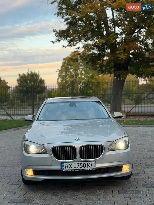 BMW 7 Series 2010 photo 4