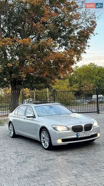 BMW 7 Series 2010 photo 3