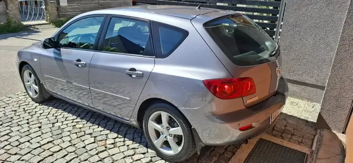 Mazda Mazda3 2004 photo 3