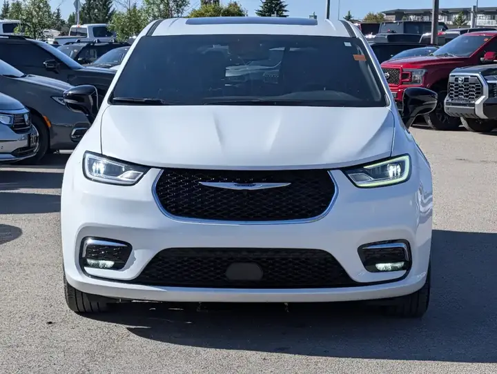 Chrysler Pacifica 2026 photo 3