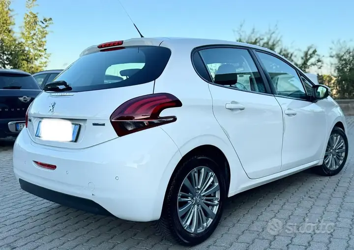 Peugeot 208 2016 photo 4