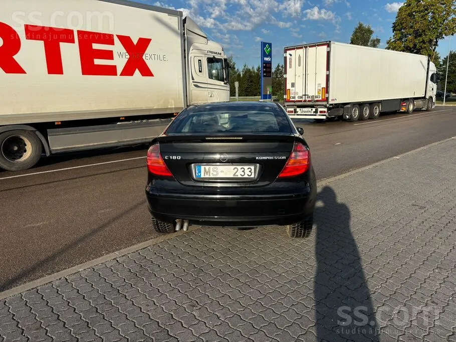 Mercedes-Benz C180 2004 photo 4