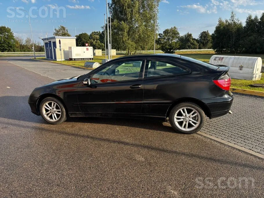 Mercedes-Benz C180 2004 photo 2