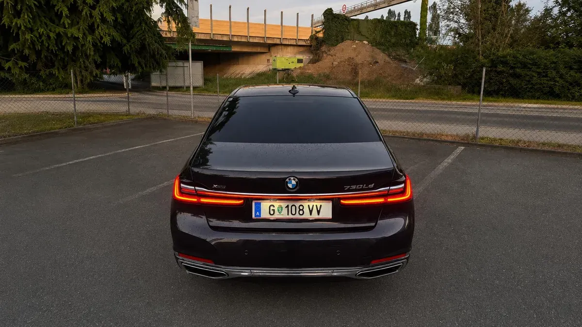 BMW 7 Series 2019 photo 3