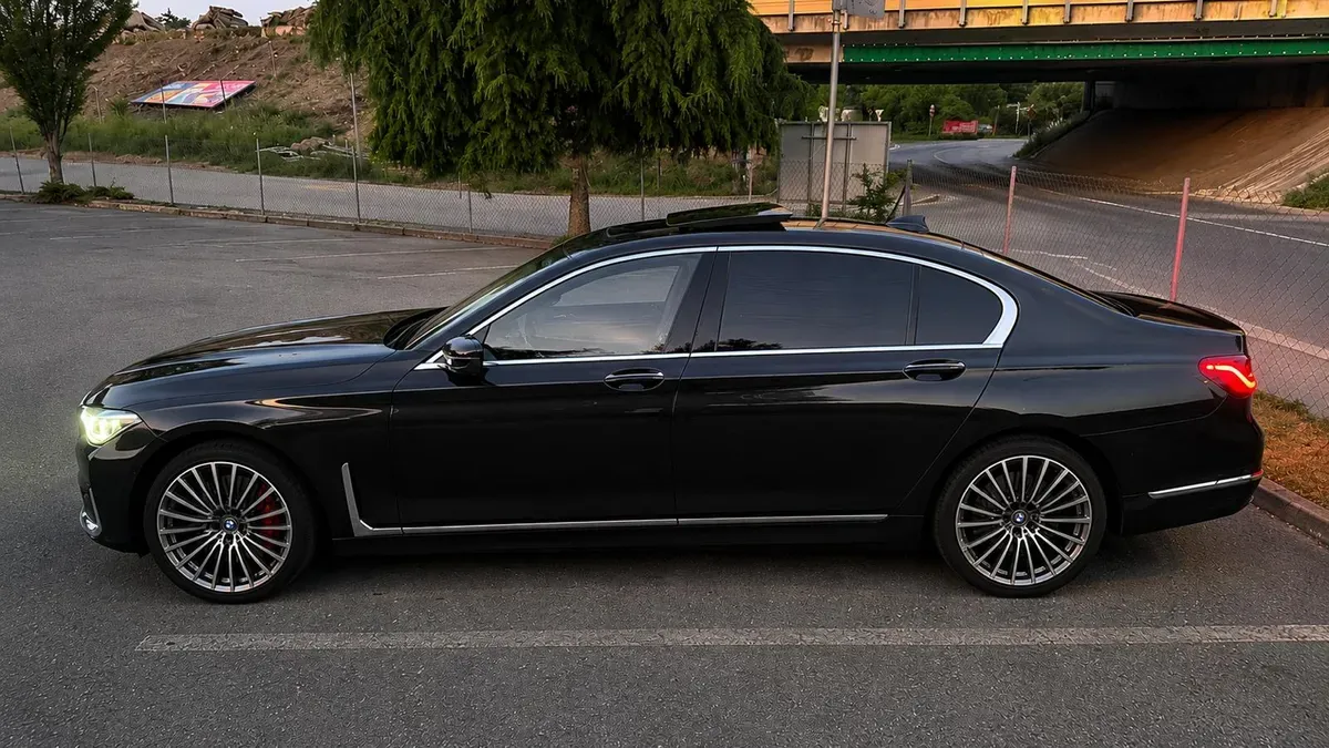 BMW 7 Series 2019 photo 2