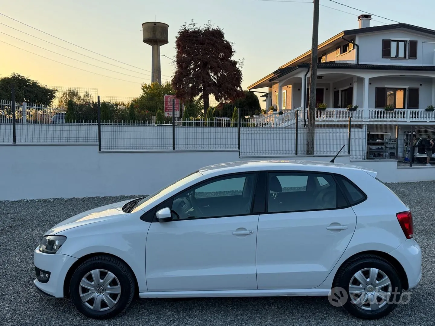 Volkswagen Polo 2011 photo 2