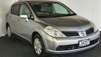 Nissan Tiida 2005 photo 2