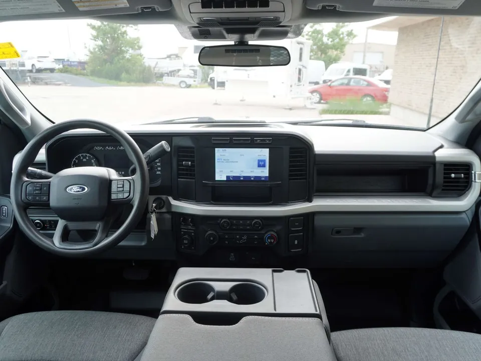 Ford F350 2024 photo 2