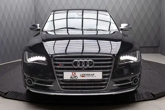 Audi S8 2013 photo 4