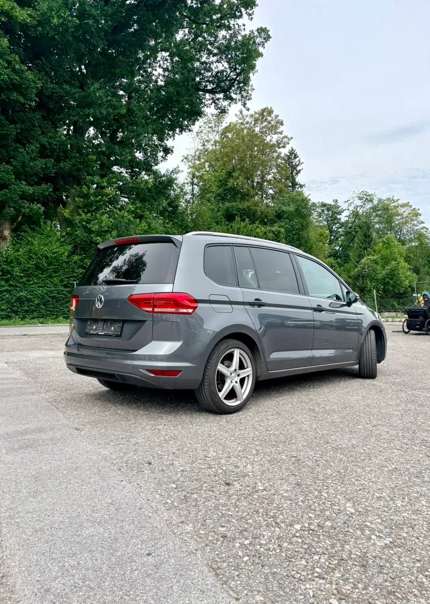 Volkswagen Touran 2016 photo 2