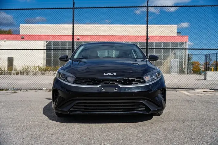 Kia Forte 2023 photo 2