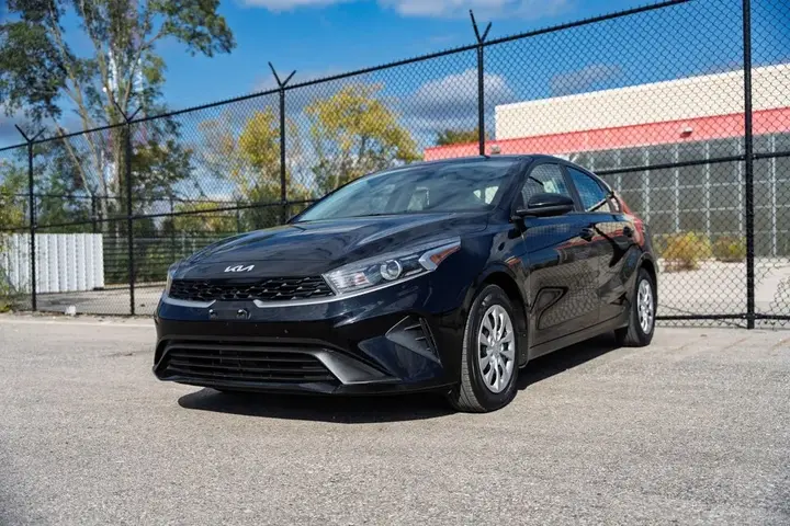 Kia Forte 2023 photo 3
