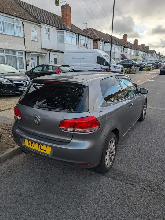 Volkswagen Golf 2011 photo 2