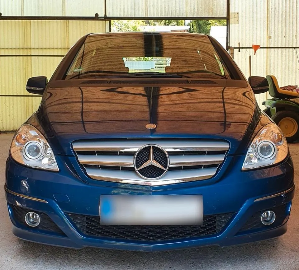 Mercedes-Benz B180