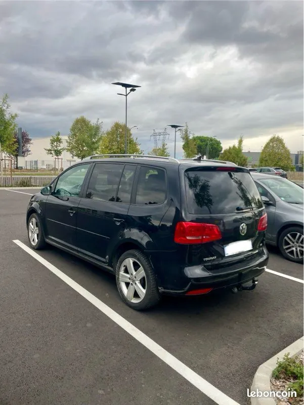 Volkswagen Touran 2014 photo 3