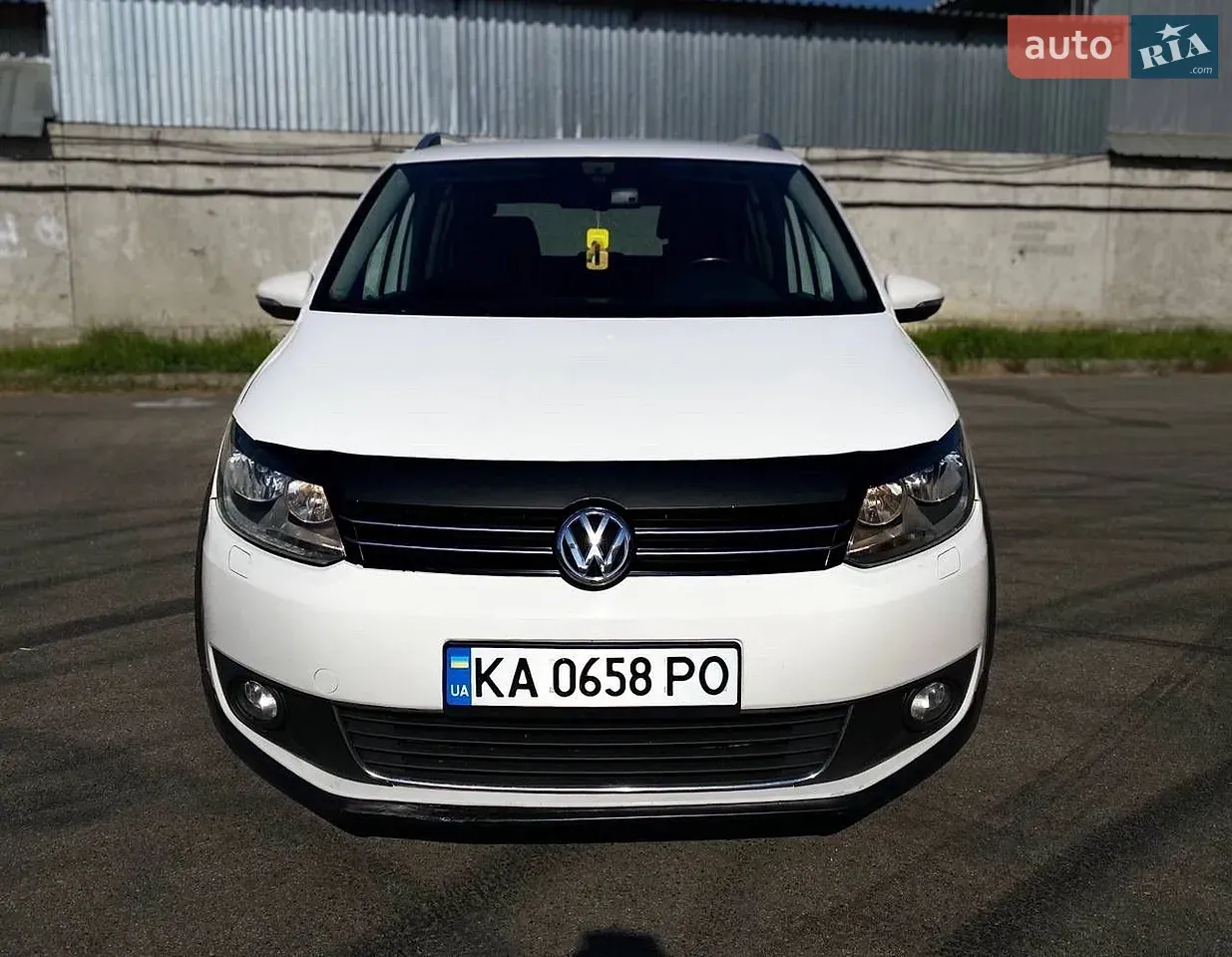 Volkswagen Touran 2011 photo 2