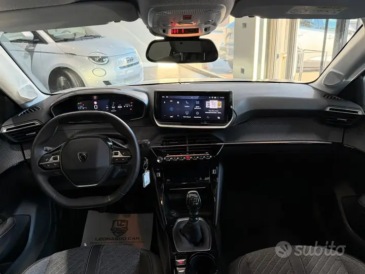 Peugeot 208 2025 photo 2