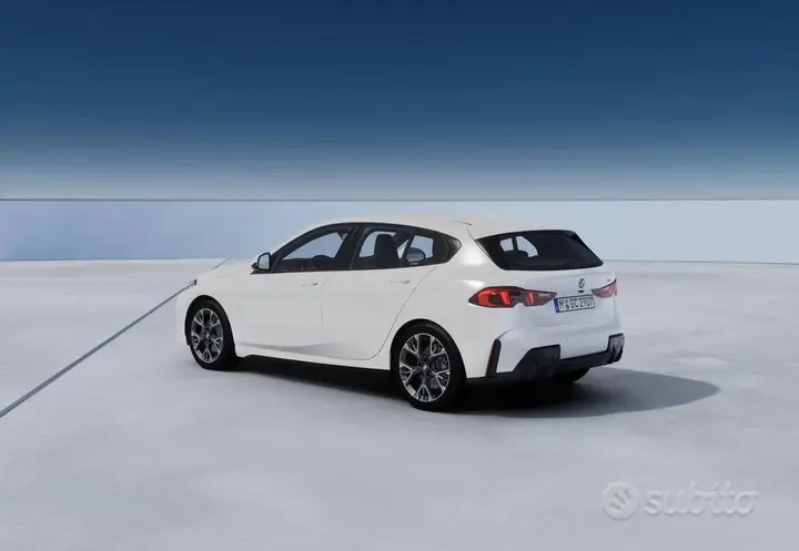 BMW 1 Series 2023 photo 2