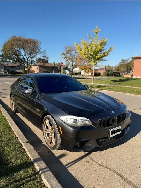 BMW 5 Series 2011 photo 2