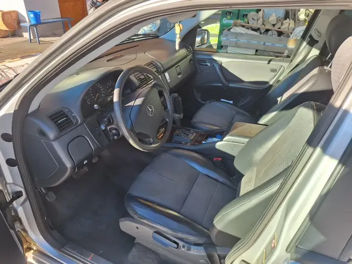 Mercedes-Benz M-Class 2002 photo 2